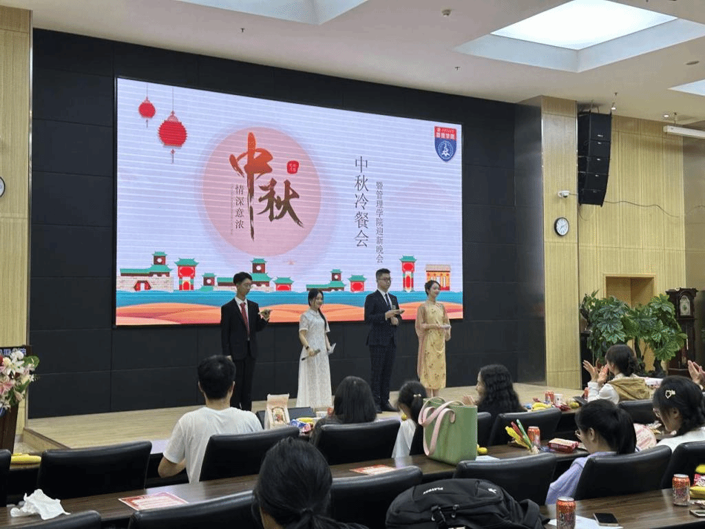 性爱直播
举办2023年中秋冷餐会暨迎新晚会